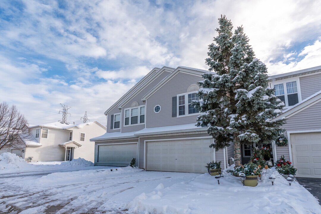 1033 Key Largo Dr in Romeoville, IL - Building Photo