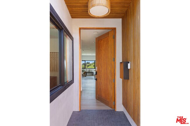 3750 Roberta St in Los Angeles, CA - Building Photo - Building Photo