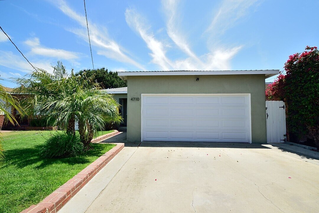 4710 166th St in Lawndale, CA - Building Photo
