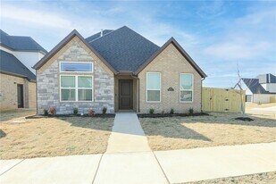 3213 SW Lovely Ln in Bentonville, AR - Building Photo