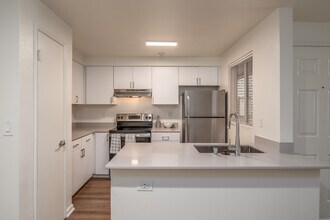 The Docks at Redmond Lakeview in Redmond, WA - Building Photo - Interior Photo