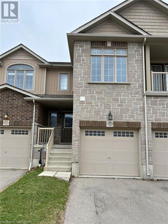 56 Meadowridge St in Kitchener, ON - Building Photo