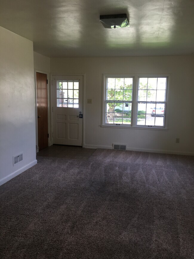 1230 Harding Ave in Ames, IA - Building Photo - Building Photo