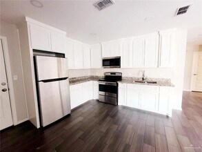 3910 Paola St, Unit 4 in Edinburg, TX - Building Photo - Building Photo