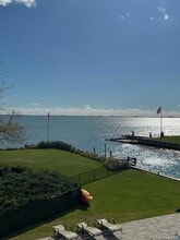 45 Romana Dr in Hampton Bays, NY - Foto de edificio - Building Photo