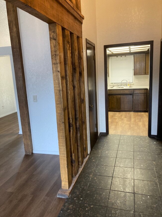 1400 Val Genes Rd in Edmond, OK - Building Photo - Building Photo