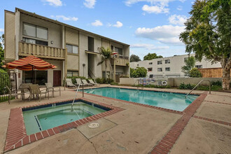 18433 Hatteras St, Unit david in Tarzana, CA - Building Photo - Building Photo