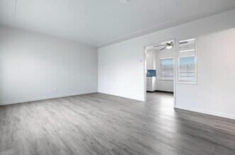 2044 Mayfair Dr W in Fresno, CA - Building Photo - Building Photo