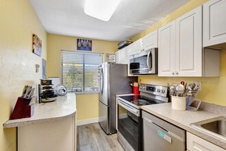 139 Sparrow Dr in Royal Palm Beach, FL - Building Photo - Building Photo