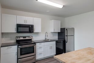 Luna Bear 5th Street in Tempe, AZ - Building Photo