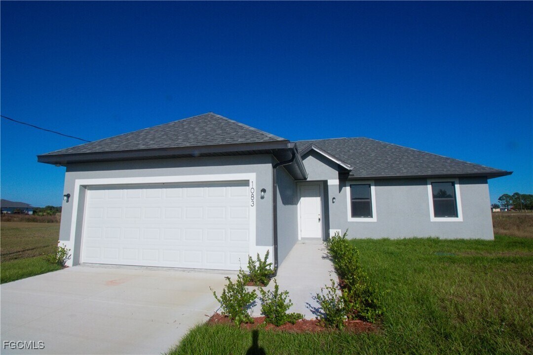 1083 Calico St in La Belle, FL - Building Photo