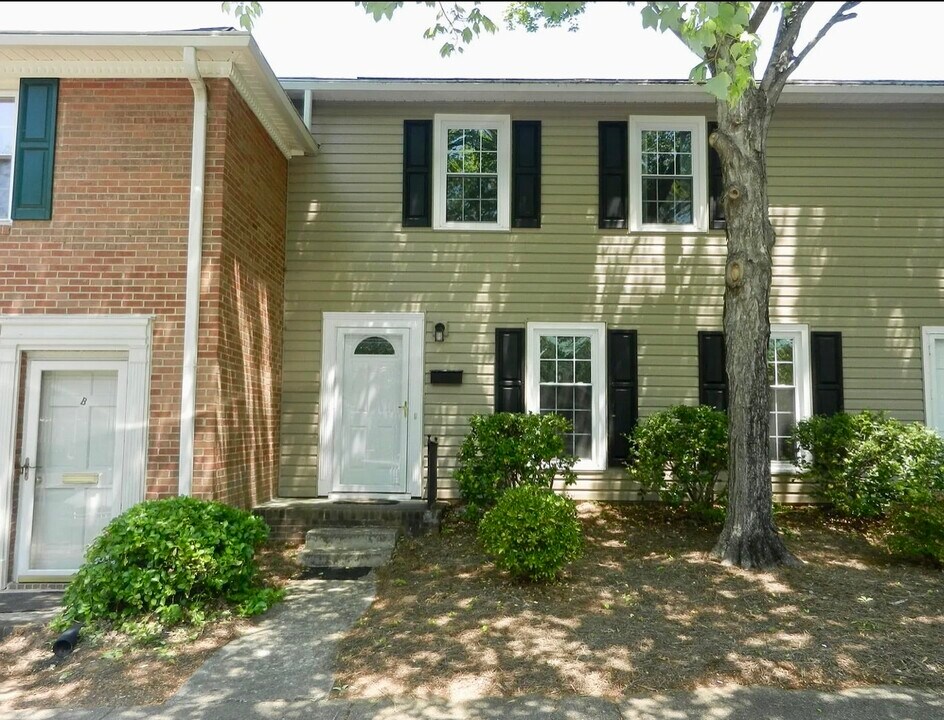 3915 Valley Ct in Winston-Salem, NC - Building Photo