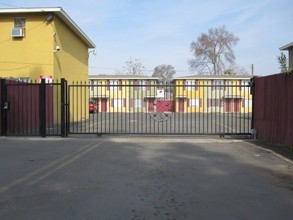 Mid-Town Townhomes in Bakersfield, CA - Building Photo - Building Photo