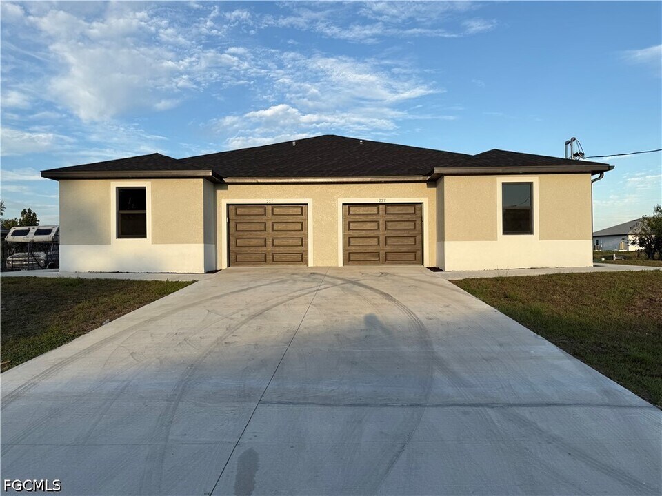 227 Hightower Ave S in Lehigh Acres, FL - Building Photo