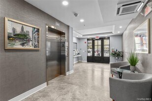 11 Purdy St in Harrison, NY - Building Photo