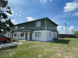 4475 Frankie Ct in North Fort Myers, FL - Building Photo