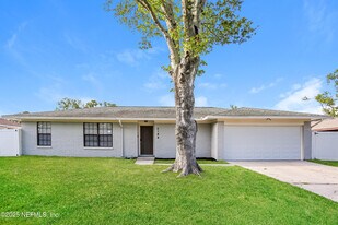 2184 George Wythe Rd in Orange Park, FL - Building Photo