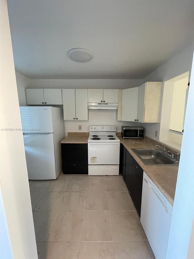 8610 N Sherman Cir, Unit 406 in Miramar, FL - Building Photo - Building Photo