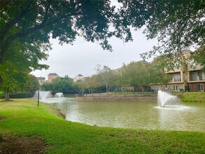 9033 Creekstone Lake Dr in Houston, TX - Building Photo - Building Photo