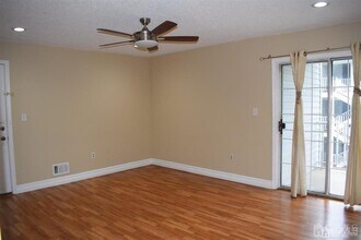 61 Brighton Way in North Brunswick, NJ - Building Photo - Building Photo