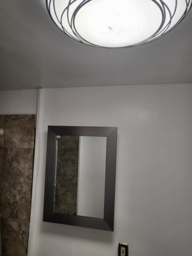 5247 Spruce St, Unit 2F in Philadelphia, PA - Foto de edificio - Building Photo