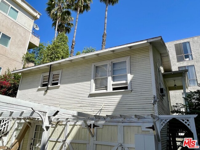 918 Palm Ave in West Hollywood, CA - Foto de edificio - Building Photo