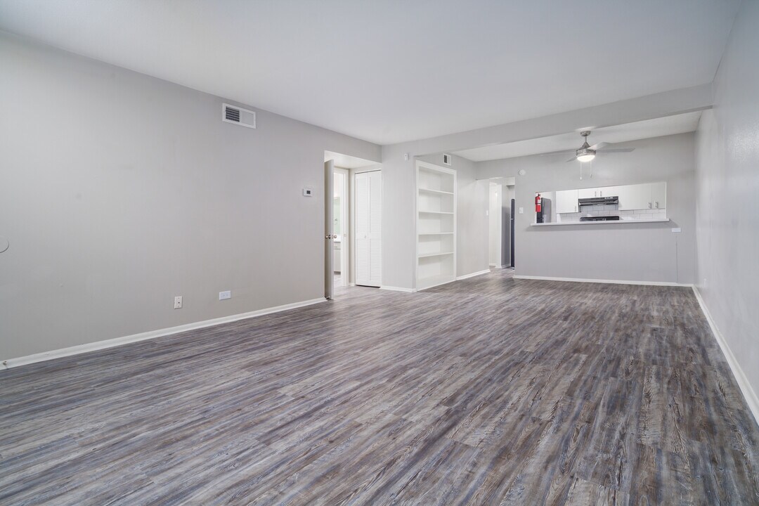 Arabella Apartments in San Antonio, TX - Building Photo