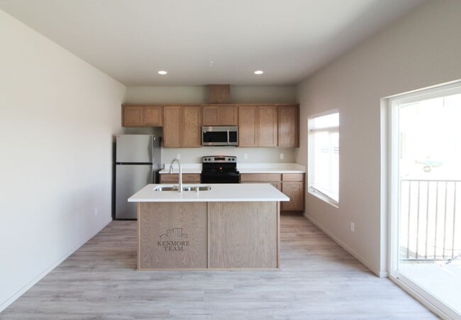 1200 N 8th Ave in Othello, WA - Building Photo - Building Photo