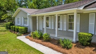 215 Brookwood Dr in Dublin, GA - Building Photo