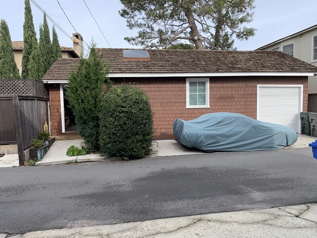 228 Avenue G in Redondo Beach, CA - Building Photo - Building Photo