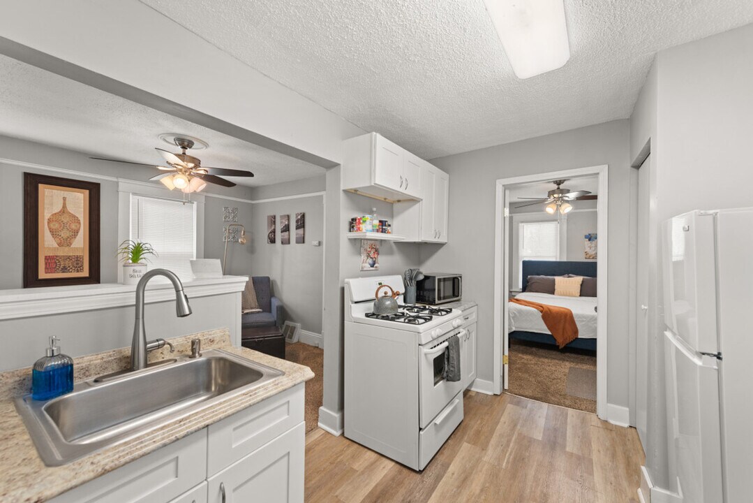 1326 W 69th St in Cleveland, OH - Building Photo
