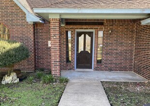 301 Jansen Dr in West Columbia, TX - Building Photo - Building Photo