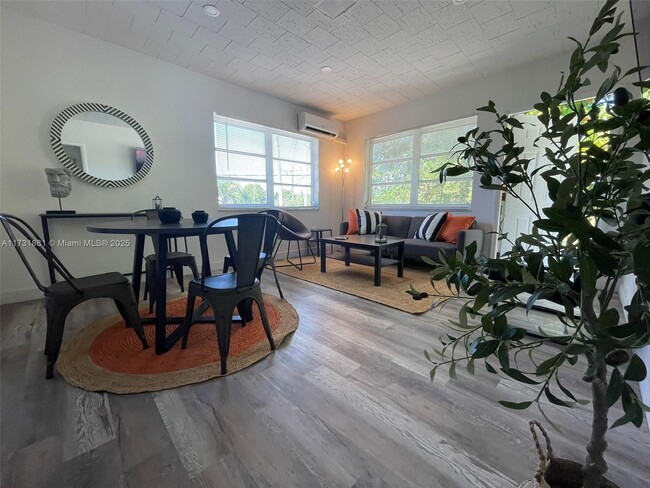 2655 SW 24th Ave in Miami, FL - Building Photo - Building Photo