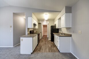 Arnada Pointe in Vancouver, WA - Building Photo