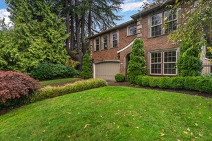 1015 Andrews Rd in Lake Oswego, OR - Foto de edificio - Building Photo