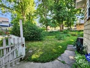 87 Falleson Rd in Rochester, NY - Foto de edificio - Building Photo