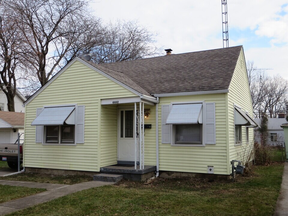 4442 Caroline Ave in Toledo, OH - Building Photo