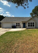 68 Brierwood Cir in Conway, AR - Building Photo