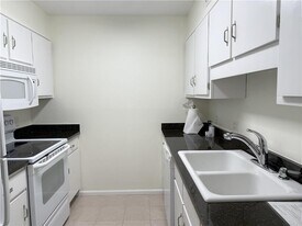 475 Mount Vernon Hwy NE in Sandy Springs, GA - Building Photo