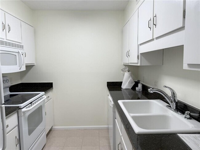 475 Mount Vernon Hwy NE in Atlanta, GA - Building Photo - Building Photo