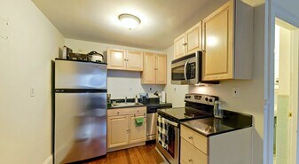 1067 Beacon St, Unit 3 in Brookline, MA - Building Photo