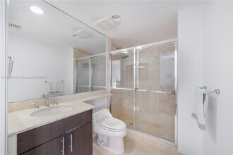 765 Crandon Blvd in Miami, FL - Building Photo - Building Photo