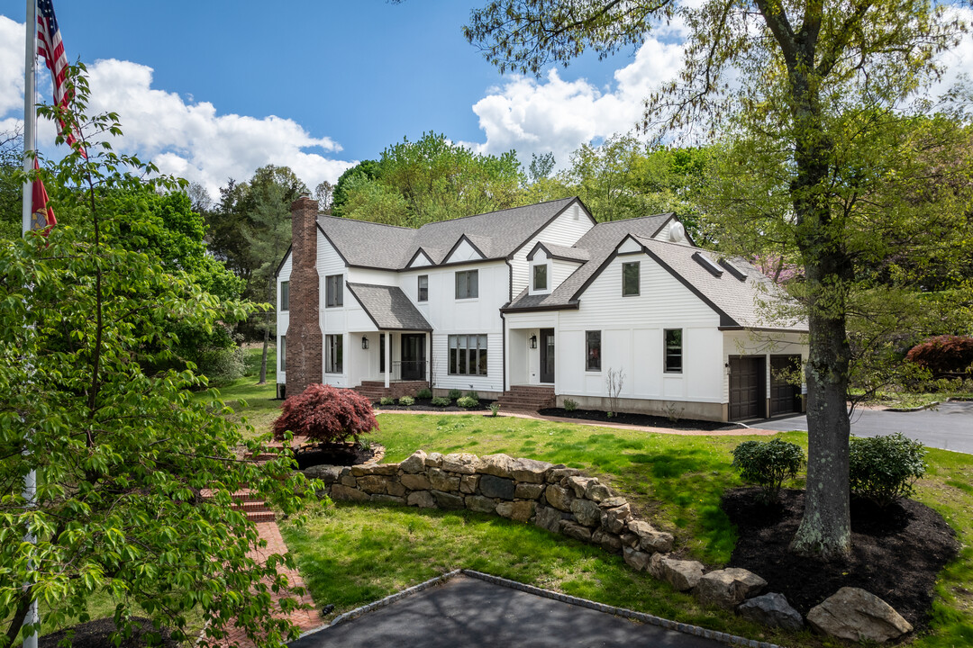 10 Deer Path in Gladstone, NJ - Building Photo