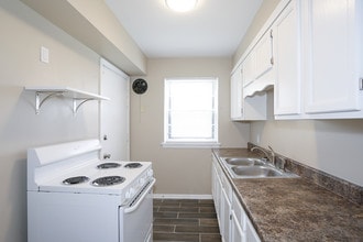 Sandstone Apartments in Wichita, KS - Building Photo - Interior Photo