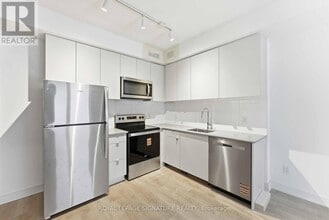 16 Melbourne Ave in St Catharines, ON - Building Photo - Building Photo