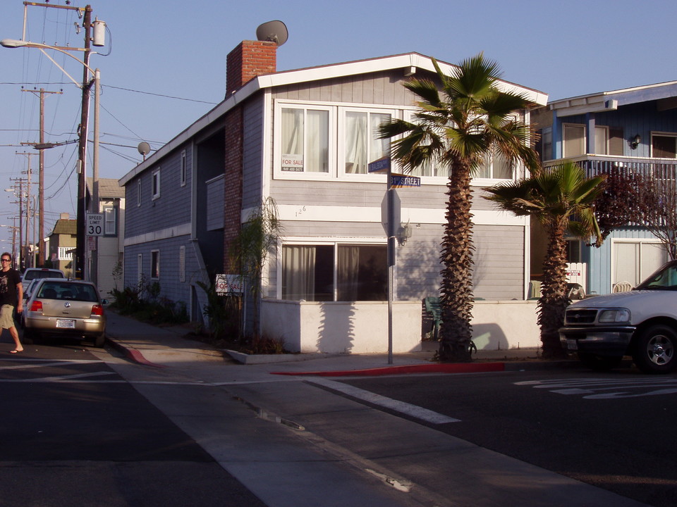 126 31st St in Newport Beach, CA - Building Photo