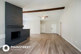 8811 Oakleaf Forest Dr in Houston, TX - Building Photo - Building Photo