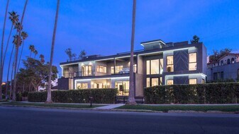 12720 Montana Ave in Los Angeles, CA - Building Photo