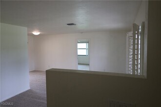 2106 SW 51st St in Cape Coral, FL - Foto de edificio - Building Photo