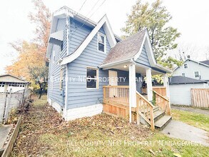 575 Fernwood Dr in Akron, OH - Building Photo - Building Photo
